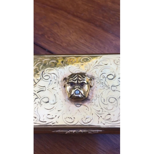 68 - A large unusual 18k solid gold diamond bulldog snuff/pill box 
SIZE
LENGTH. :: 7.2 cm
WIDTH :::: 4.2... 