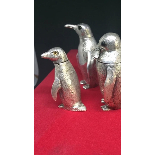 82 - Magnificent solid silver penguin mustard pot set William Comyns, London 1961. 
ELIZABETH II SILVER N... 