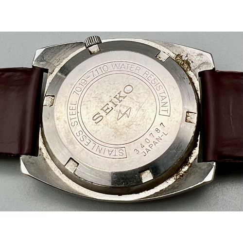 205 - A Rare Seiko 5 Burgundy Dial Automatic Gents Watch. Burgundy leather strap. Case - 35mm. Good condit... 