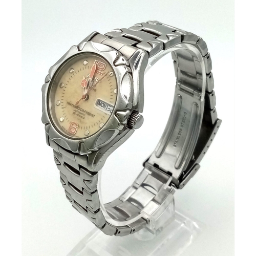 226 - A Vintage Seiko 5 Sports Gents Automatic Watch. Stainless steel strap and case - 38mm. Water resista... 