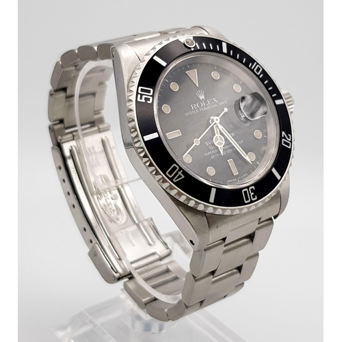 171 - A ROLEX SUB-MARINER WITH BLACK FACE AND MATCHING BEZEL, GOOD CONDITION    40mm