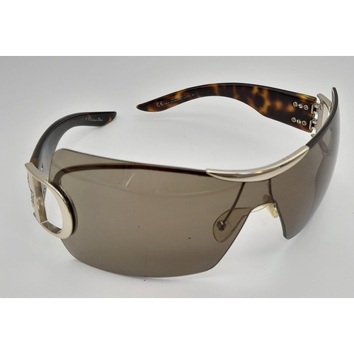 38 - A Pair of Christian Dior Ladies Sunglasses With Tortoise shell Effect Handles. The glasses are in ve... 