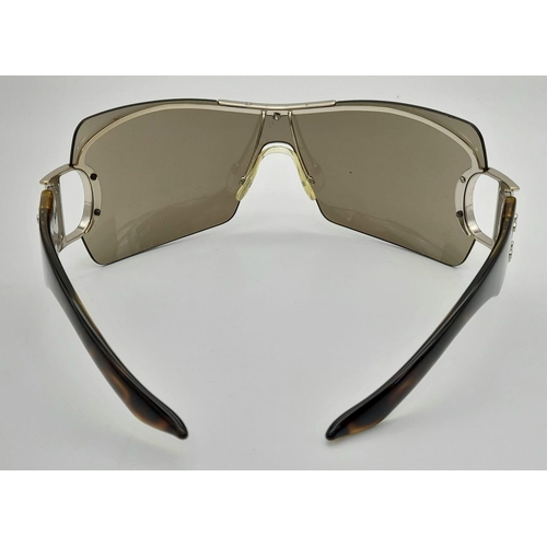 38 - A Pair of Christian Dior Ladies Sunglasses With Tortoise shell Effect Handles. The glasses are in ve... 