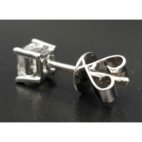 122 - 18K WHITE GOLD PRINCESS CUT DIAMOND STUD EARRING APPROX 0.50CT