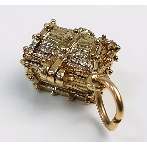 733 - 9K YELLOW GOLD TREASURE CHEST CHARM WHICH OPENS TO REVEAL SEED PEARLS AS TREASURE, WEIGHT 1.7G