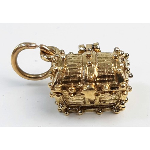 733 - 9K YELLOW GOLD TREASURE CHEST CHARM WHICH OPENS TO REVEAL SEED PEARLS AS TREASURE, WEIGHT 1.7G