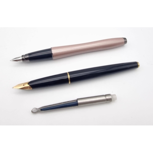 307 - Two PARKER fountain pens. one with 14 K gold nib, both in excellent condition and with original pres... 