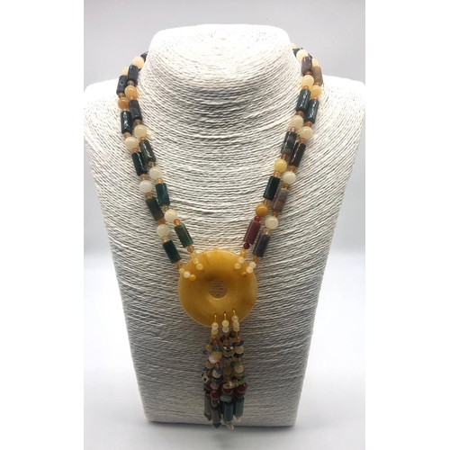 952 - A Butter-Yellow Aventurine, Agate and Carnelian Statement Necklace. Multi-coloured agate cylinders a... 