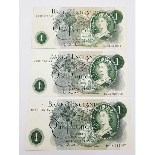 1044 - Three High-Grade Hollom Bank of England Pound Notes.