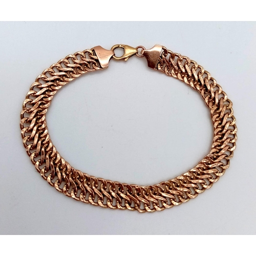 64 - A Beautiful 9K Yellow Gold Crossover S-Link Bracelet. 17cm.
5.63g