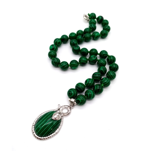 982 - A Green Malachite Bead Necklace and Pendant. 10mm beads. 4 and 42cm.