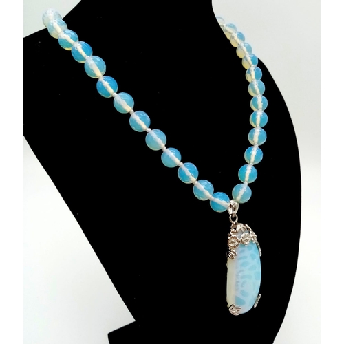 998 - A Moonstone Bead Necklace and Pendant. 10mm beads. 4.5 and 42cm.