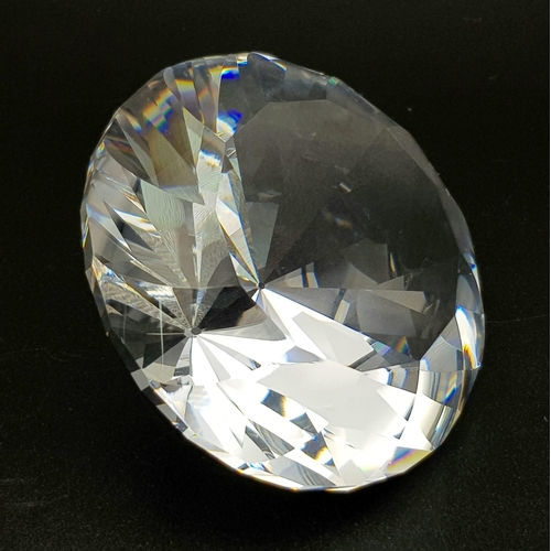 428 - A SWAROVSKI SILVER CRYSTAL DIAMOND SHAPE IN ORIGINAL BOX.  368.8gms   9cms diameter.