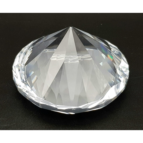 428 - A SWAROVSKI SILVER CRYSTAL DIAMOND SHAPE IN ORIGINAL BOX.  368.8gms   9cms diameter.