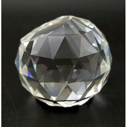 429 - A SWAROVSKI CRYSTAL CUT GLASS PAPERWEIGHT IN ORIGINAL BOX. 89.9gms   4cms diameter