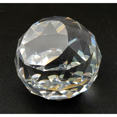 430 - A SWAOVSKI CRYSTAL CUT GLASS PAPERWEIGHT. 89.5gms  4cms diameter