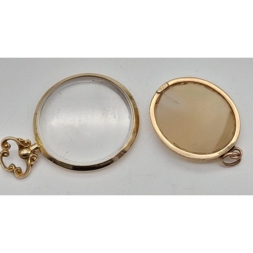 899 - An Edwardian 9K Yellow Gold Glass Locket and a 9K Yellow Gold Agate Pendant. 3cm diameter and 2.5cm ... 