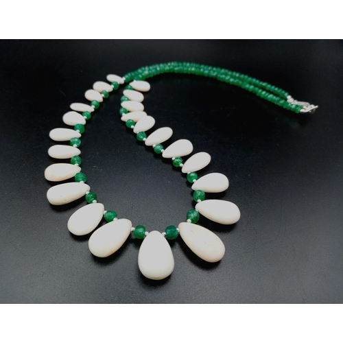 836 - A 135ct Emerald Gemstone necklace with white coral drops, 925 silver clasp - and a matching pair of ... 