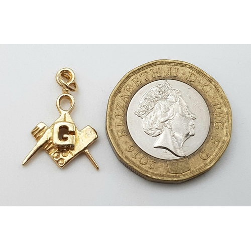 870 - A 9K Yellow Gold Masonic Symbol Pendant or Charm. 20mm.
1.53g