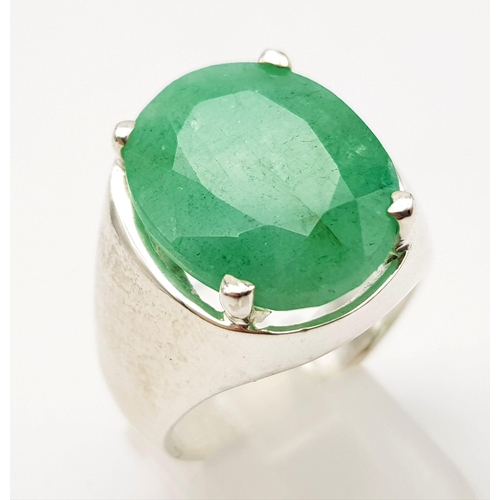 1312 - A 16.3g Oval Emerald Gemstone Gents Ring - set in 925 silver. Size T 1/2. 16.3g