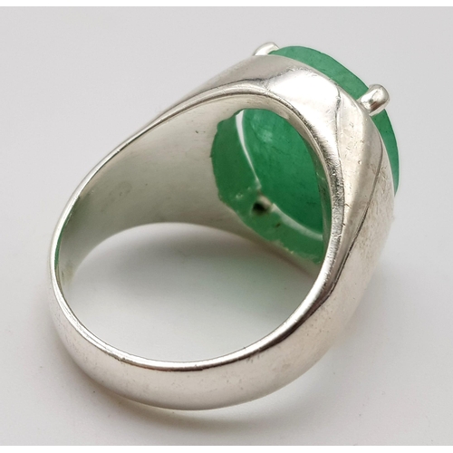 1312 - A 16.3g Oval Emerald Gemstone Gents Ring - set in 925 silver. Size T 1/2. 16.3g