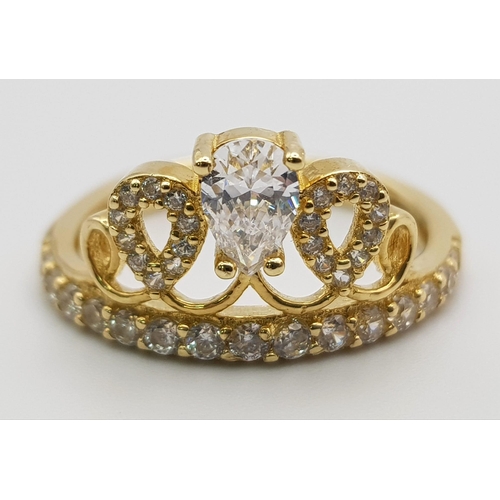 947 - A 14K YELLOW GOLD STONE SET CROWN RING .  2.8gms  size N