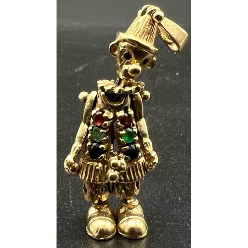 814 - 9K YELLOW GOLD STONE SET ARTICULATED CLOWN PENDANT, WEIGHT  5.5G AND DROP 4CM APPROX