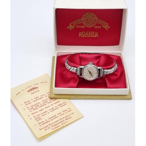 1477 - A Vintage Mechanical Roamer Ladies Watch. Expandable strap. Case - 18mm. In working order but becaus... 