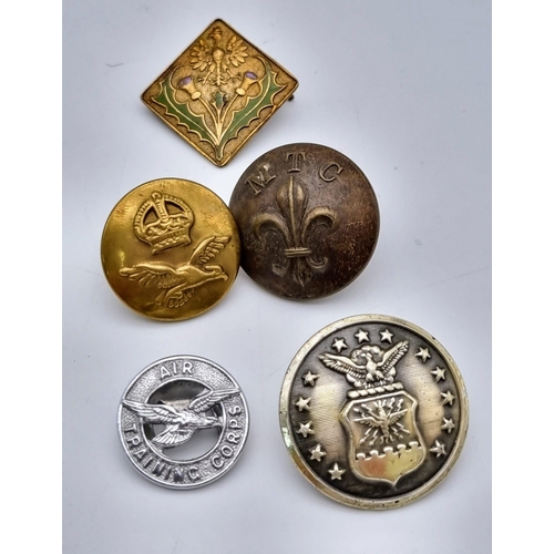 1167 - A Small Collection of Vintage and Antique Military Badges and Buttons. Eleven items in total.