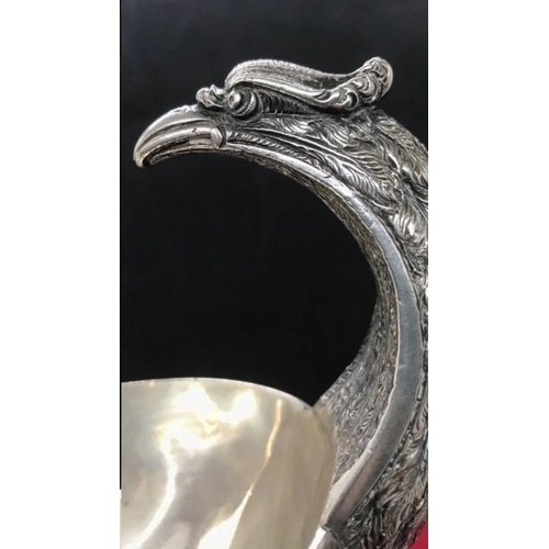 816 - A rare antique large solid silver German bird handled gravy boat pot c1920
Size

Length. :: 19.7 cm
... 