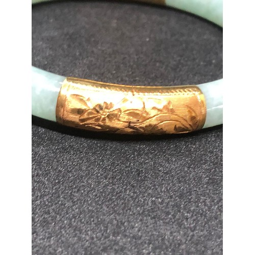 290 - A stunning 14k gold Chinese jade bracelet

Weight 33.4 grams 
7x6.6cm 
Superb condition