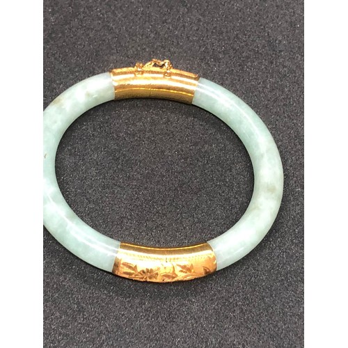 290 - A stunning 14k gold Chinese jade bracelet

Weight 33.4 grams 
7x6.6cm 
Superb condition