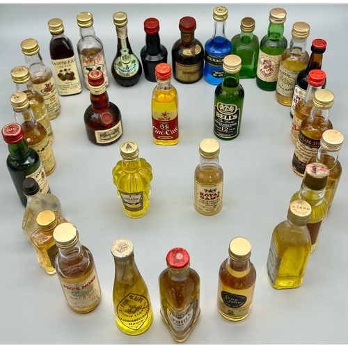 1268 - A selection of 30 assorted of miniature bottles of booze. See pictures for more info.