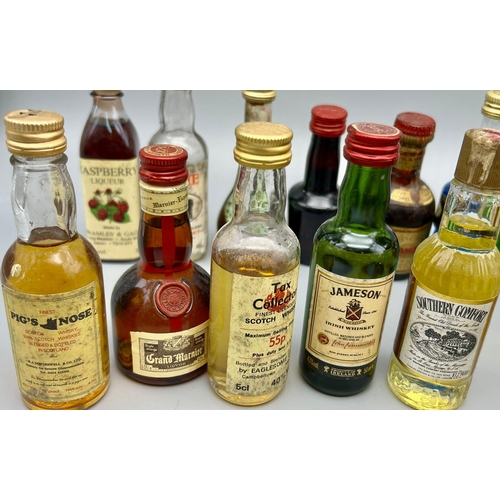 1268 - A selection of 30 assorted of miniature bottles of booze. See pictures for more info.