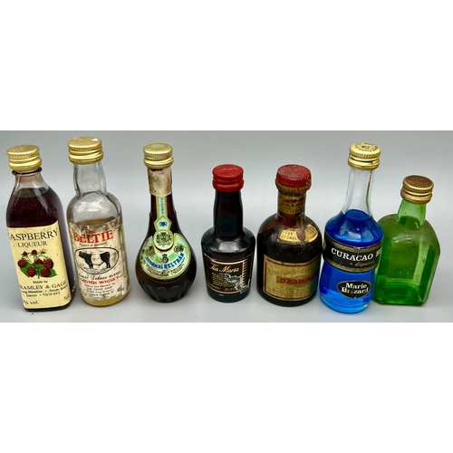 1268 - A selection of 30 assorted of miniature bottles of booze. See pictures for more info.