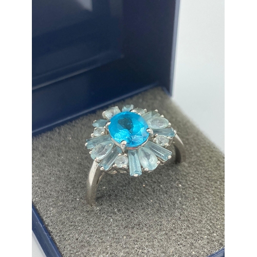 56 - SILVER and AQUAMARINE RING having bold aquamarine to centre with pale aquamarine baguette surround. ... 