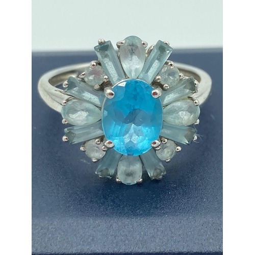 56 - SILVER and AQUAMARINE RING having bold aquamarine to centre with pale aquamarine baguette surround. ... 