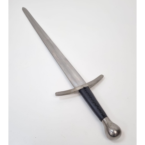 829 - Superb Condition Medieval Re-enactment Quality Broadsword, Steel Blade and Pommel 1metre Length Doub... 