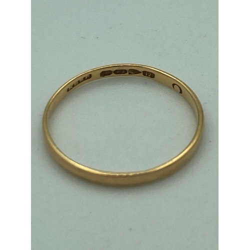 98 - 22ct GOLD WEDDING BAND having full UK hallmark. 1.28 grams. Size O.