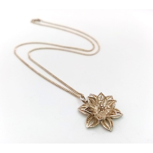 1186 - A Vintage Silver Filigree Flower Shape Pendant (2.5cm Diameter) Necklace 46cm Length Chain in Presen... 