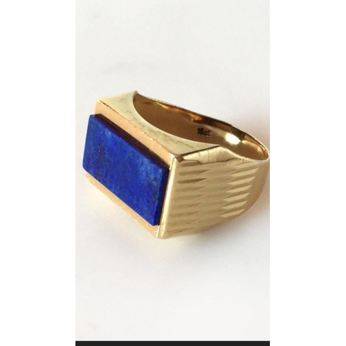 71 - An antique 18k solid gold lapis unisex ring 
Superb condition 
Size 9 
Fully hallmarked 
Weight 8 gr... 