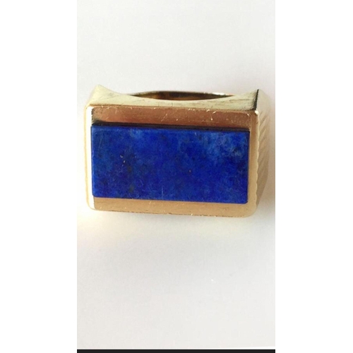 71 - An antique 18k solid gold lapis unisex ring 
Superb condition 
Size 9 
Fully hallmarked 
Weight 8 gr... 