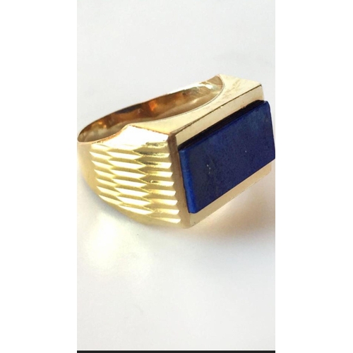 71 - An antique 18k solid gold lapis unisex ring 
Superb condition 
Size 9 
Fully hallmarked 
Weight 8 gr... 