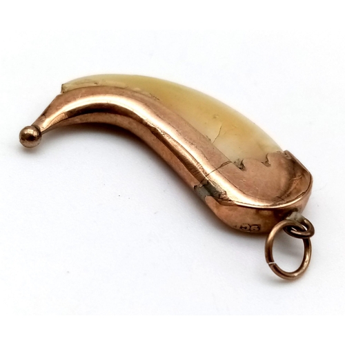 1090 - A 9K Yellow Gold Big Cat Tooth Pendant. 3cm. 1.81g total weight.