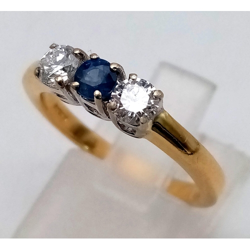 773 - An 18 K yellow gold ring with a round cut tanzanite and two brilliant cut diamonds. Size: N, weight:... 