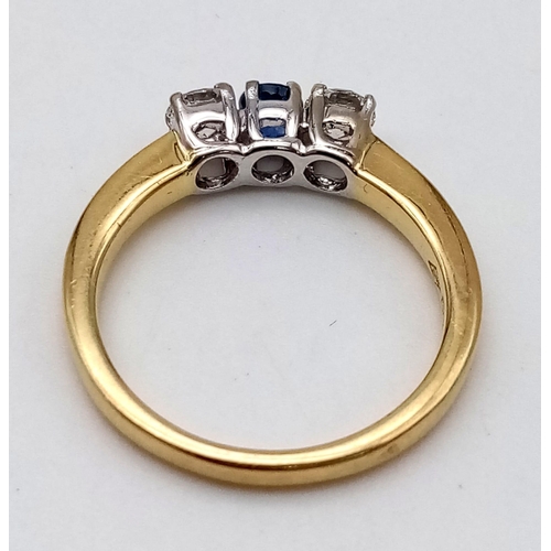 773 - An 18 K yellow gold ring with a round cut tanzanite and two brilliant cut diamonds. Size: N, weight:... 