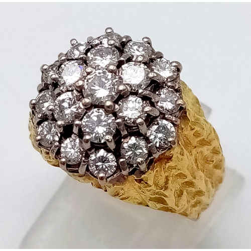 395 - A 9 k yellow gold ring with a cluster of diamonds. Size: M1/2, weight: 12 g.