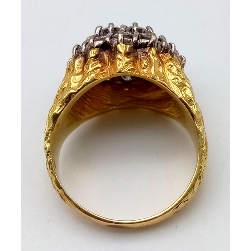 395 - A 9 k yellow gold ring with a cluster of diamonds. Size: M1/2, weight: 12 g.