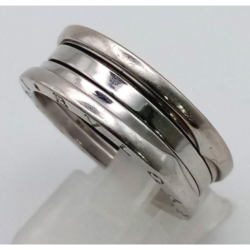 72 - An 18 K white gold, designer style wedding band ring. Size: T, weight: 10.8 g.