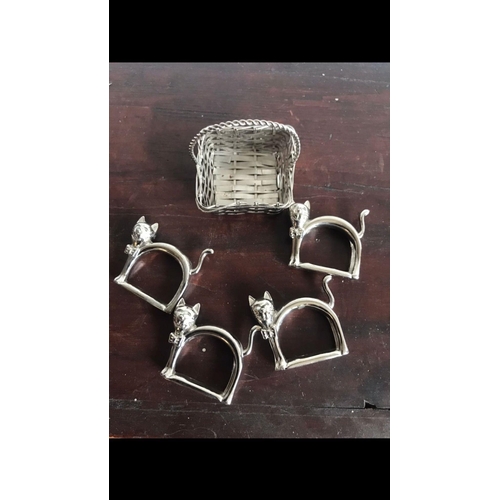 841 - Set of four cat figures Napkin rings in original white metal basket 

Each are 5cm
Total weight incl... 